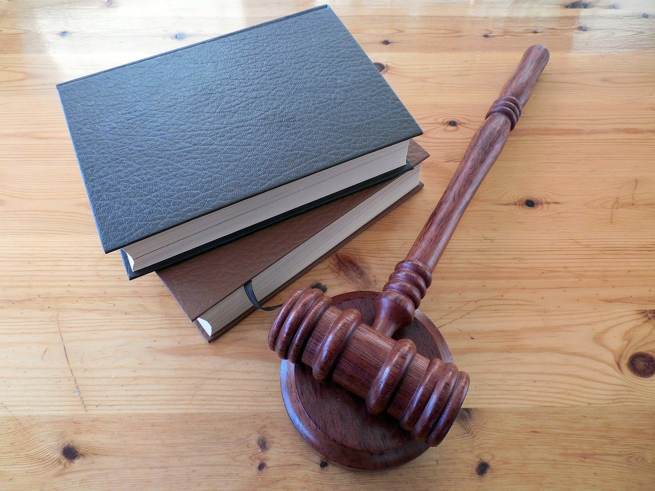 Quels critères devez-vous prendre en compte pour bien choisir votre avocat spécialisé en droit immobilier ?