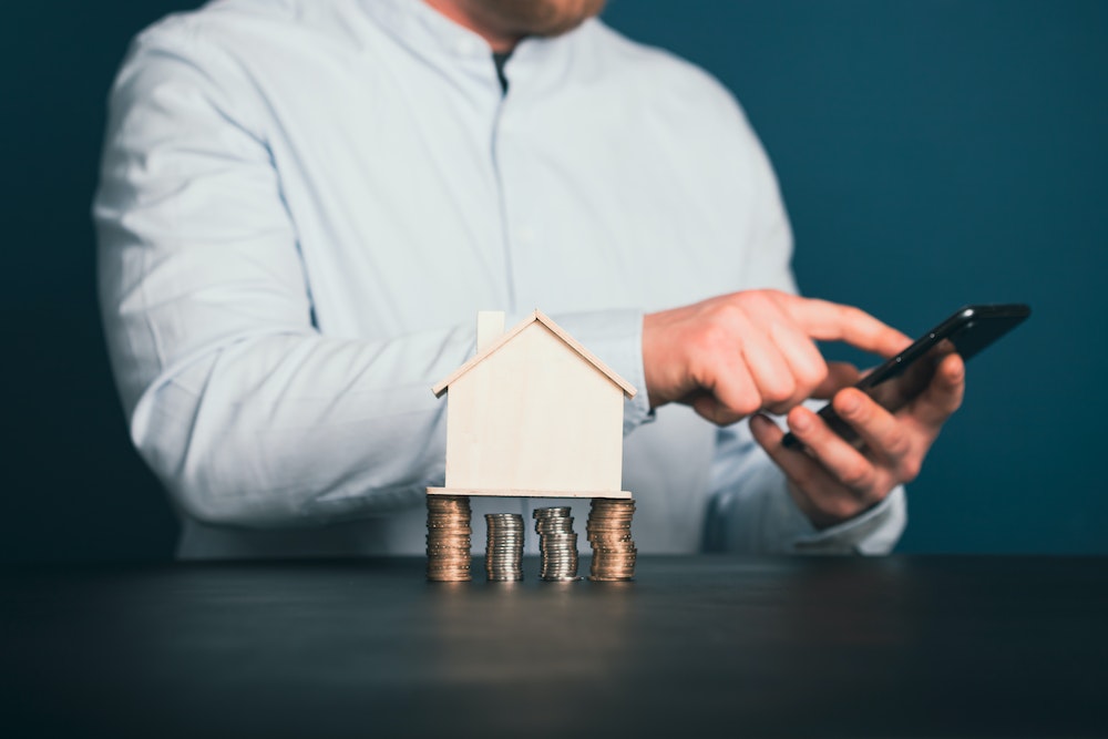 Comment la taxe foncière influence-t-elle les politiques de développement urbain ?