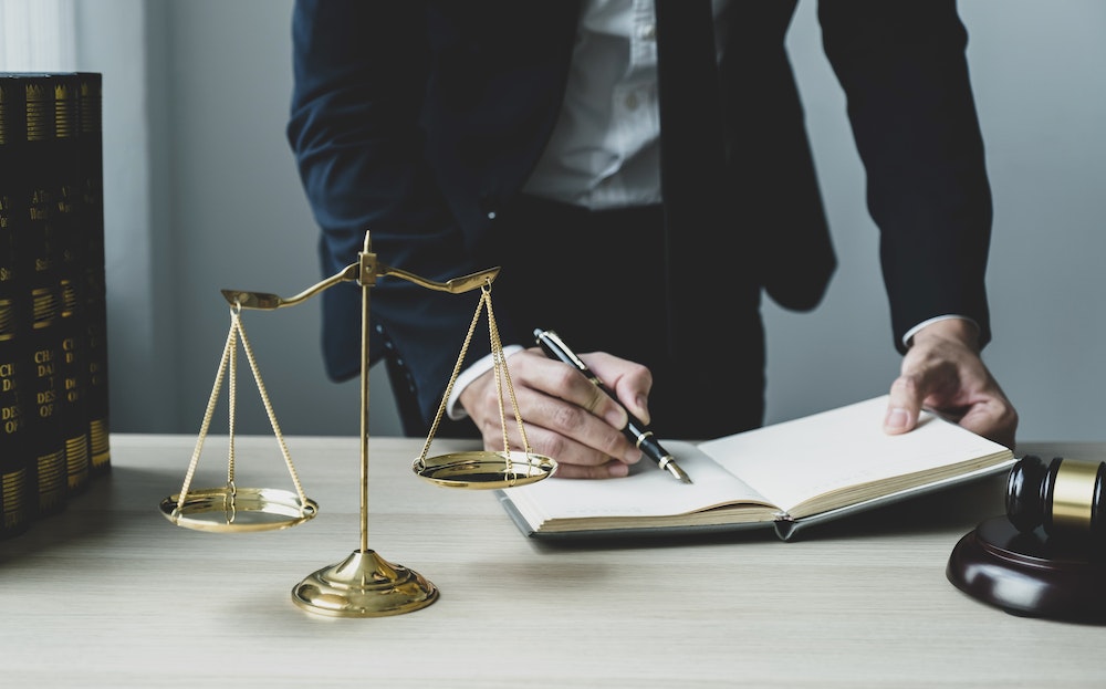 Les aspects juridiques de la reprise d'entreprise : conseils et précautions