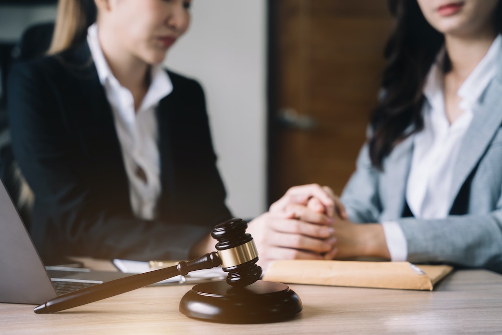 Mettre fin à un contrat de remplacement : procédures et enjeux juridiques
