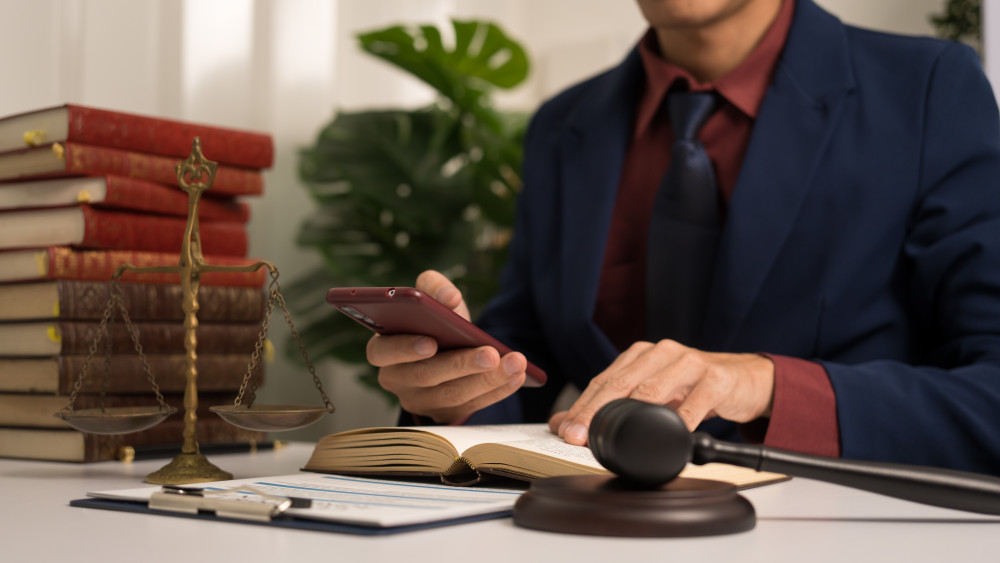 La force obligatoire du contrat : fondements et portée
