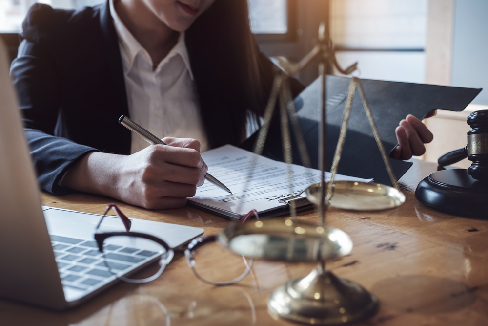 Quelle est la différence entre l'assistance et la protection juridique ?