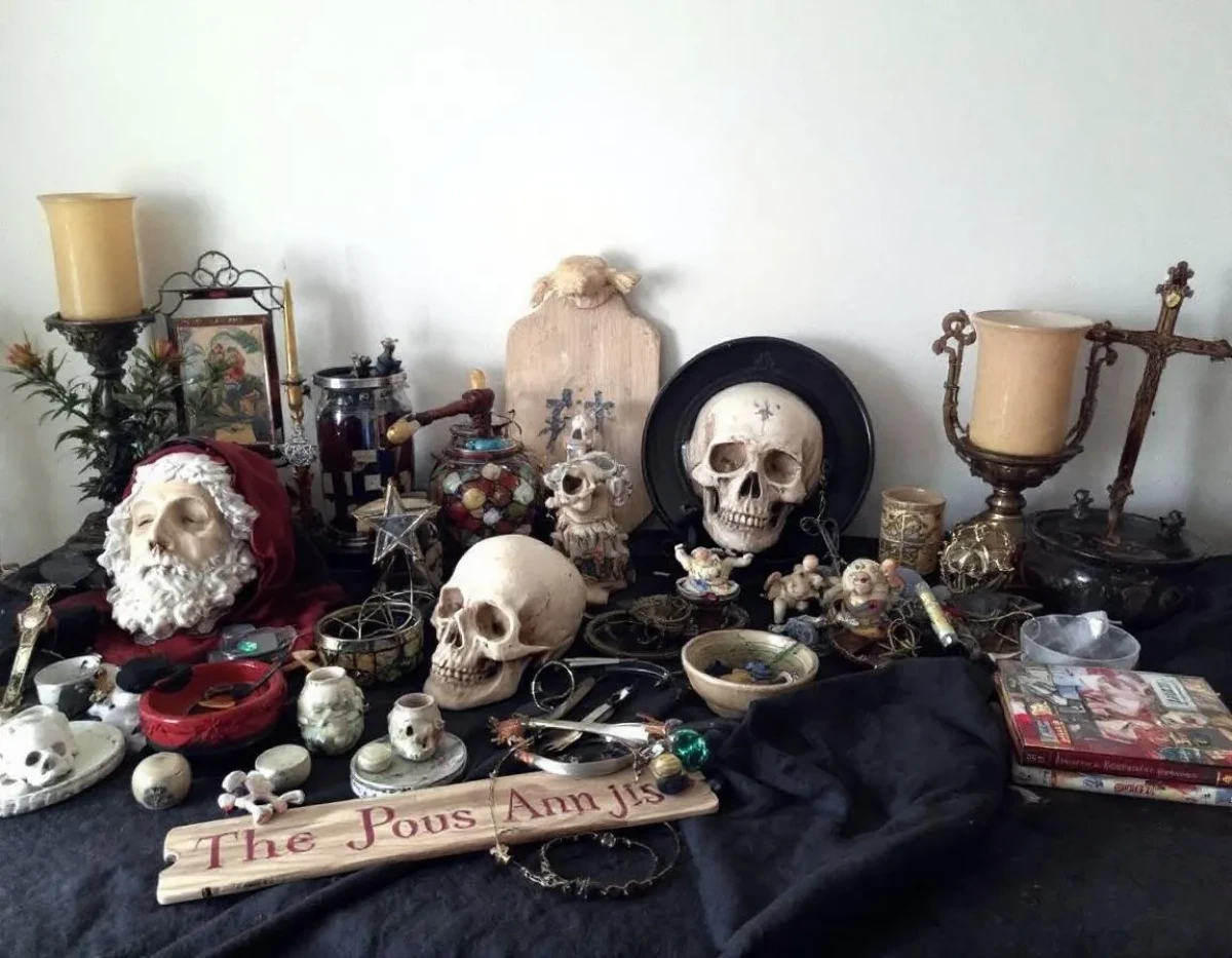 Cadre juridique et éthique du débarras d'appartement : le cas particulier des objets religieux ou symboliques